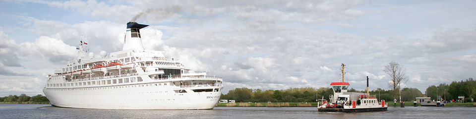 MS Discovery im Nord-Ostsee-Kanal