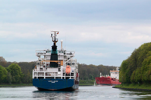 Schiffsbegegnungen im Nord-Ostsee-Kanal